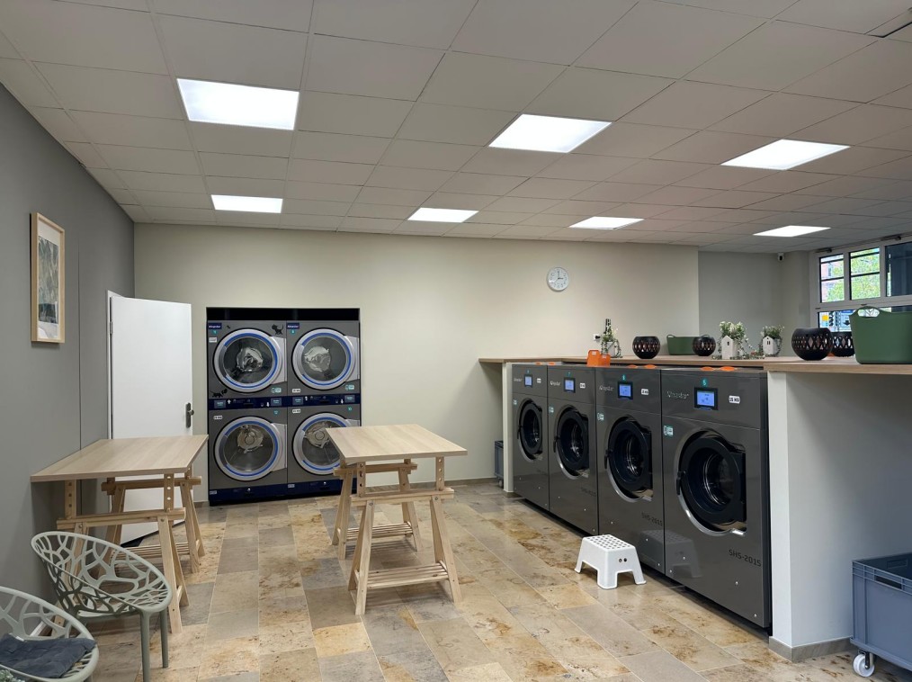 Comment la technologie de blanchisserie transforme les appartements et les laveries automatiques